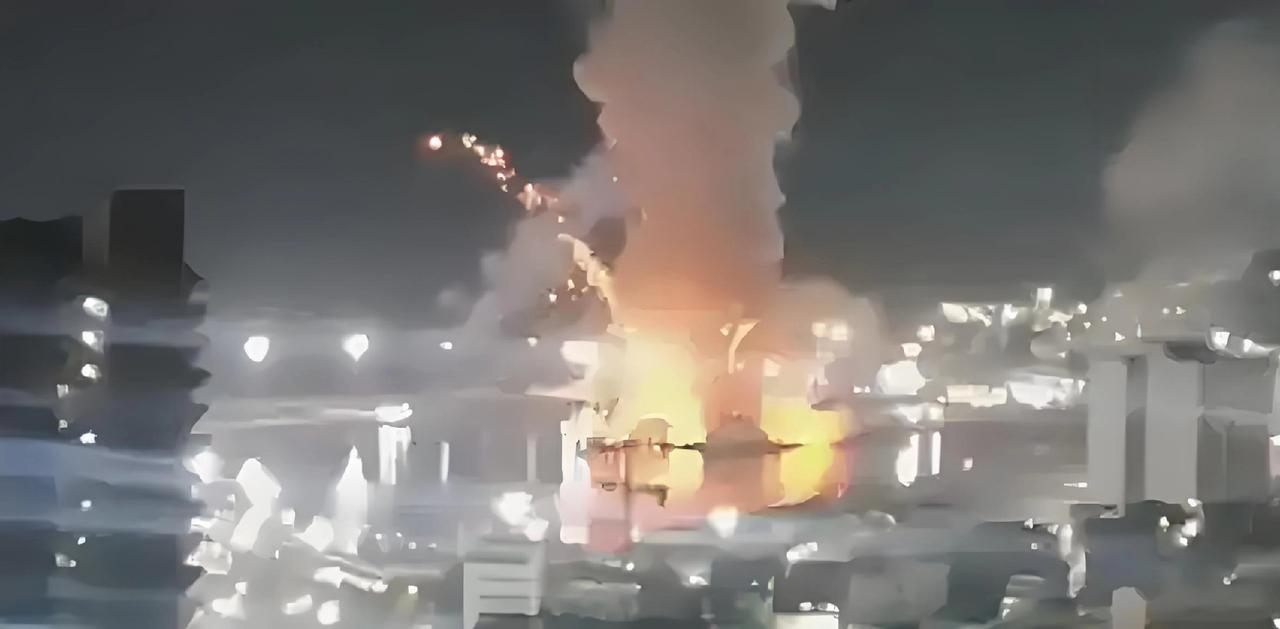 美国终于动手了！委内瑞拉进入紧急状态，两处军事基地传出爆炸声。
1月3日16时据