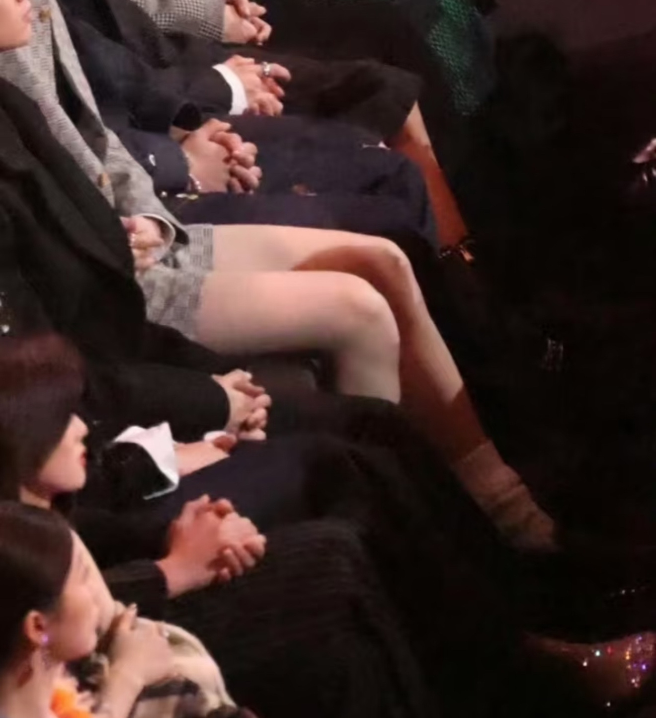 把我的头夹进去很舒服  