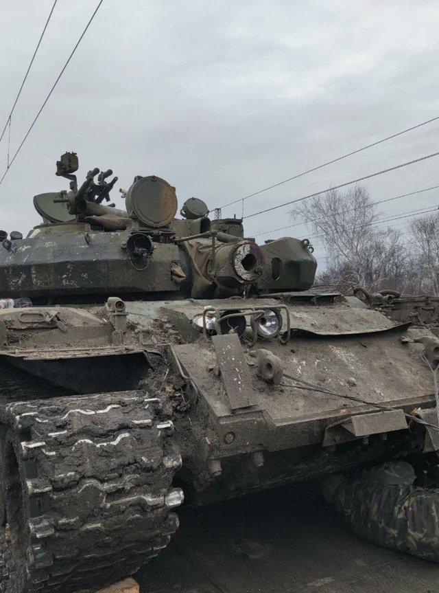 素材存档，缝合怪，乌军把俘获的T-62M，装上BMP-2的炮塔，取名为“BMPV