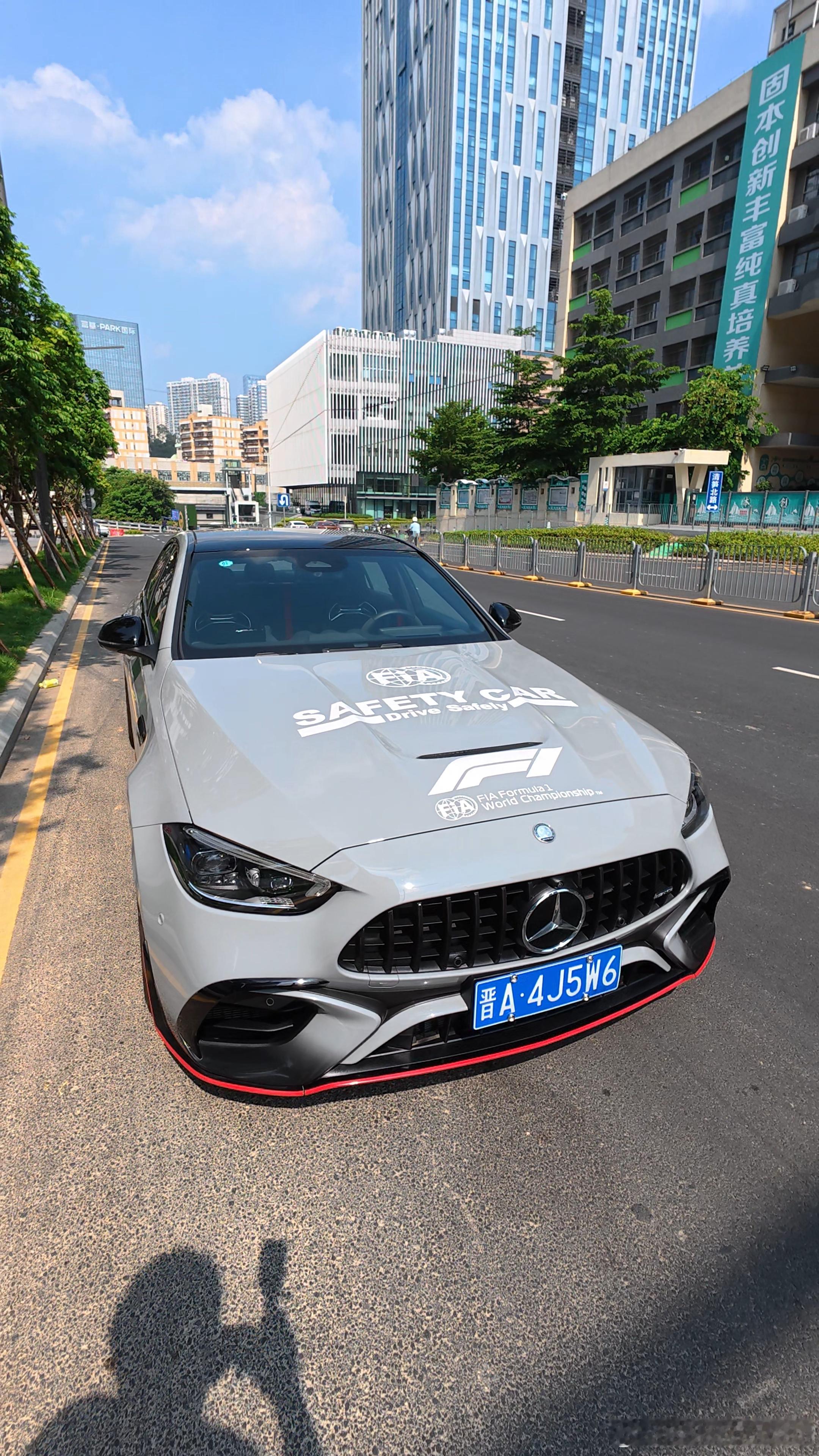 安全车 开 安全车终于开上了4缸 C63s了动力没我预期的猛烈，但响应是真的快！