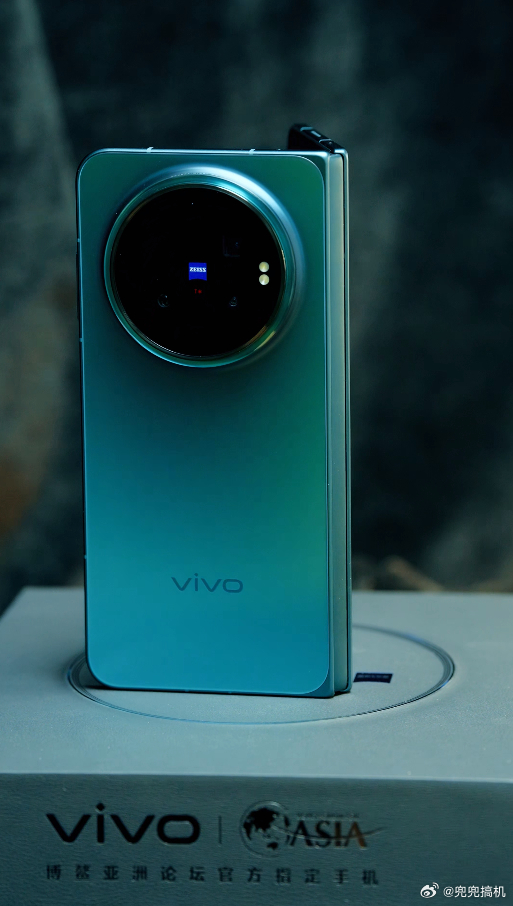 XFold6配置夯爆了 vivo这次是真把X Fold6堆满了!7000毫安电池