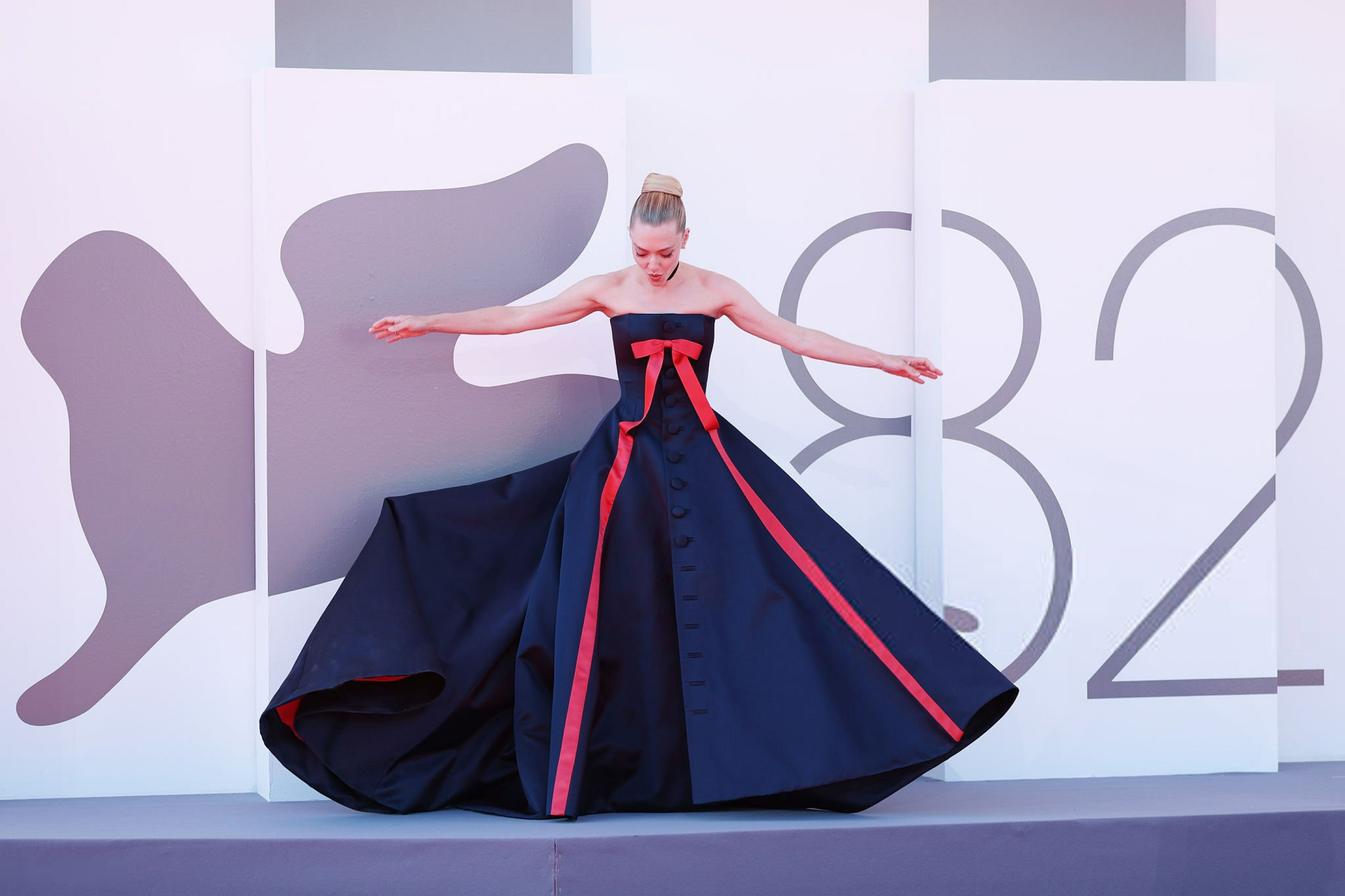 Amanda Seyfried美美亮相新片《安·李的遗嘱》第82届威尼斯电影节首