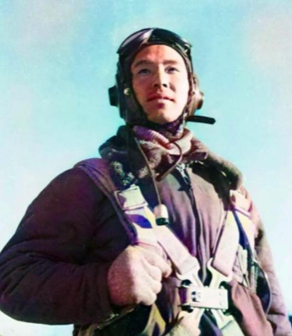 1978年7月，时任空军副司令员张积慧遭免职，并在人们视线中消失。[无辜笑]
 