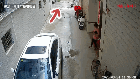 “这就是命啊！”9月24日，浙江，一辆电动三轮车突然在没有人驾驶的情况下失控，大