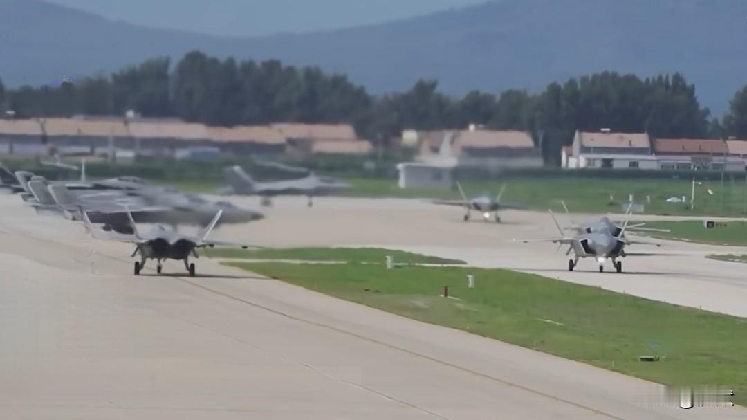 【分享一张好图】规模庞大的隐身作战群！隐身战机