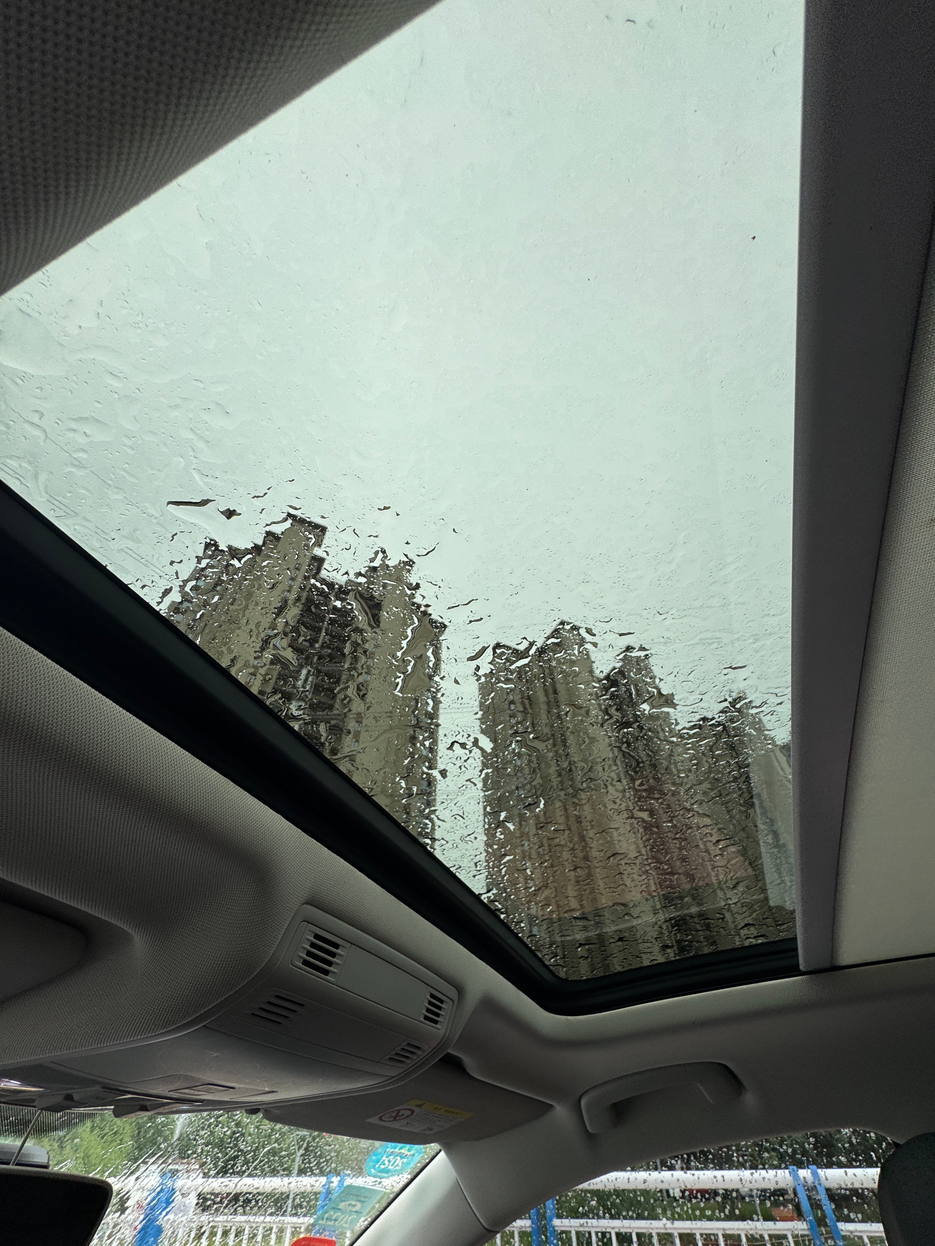 昨天洗车，今天下雨。 葫芦岛·凌云早市