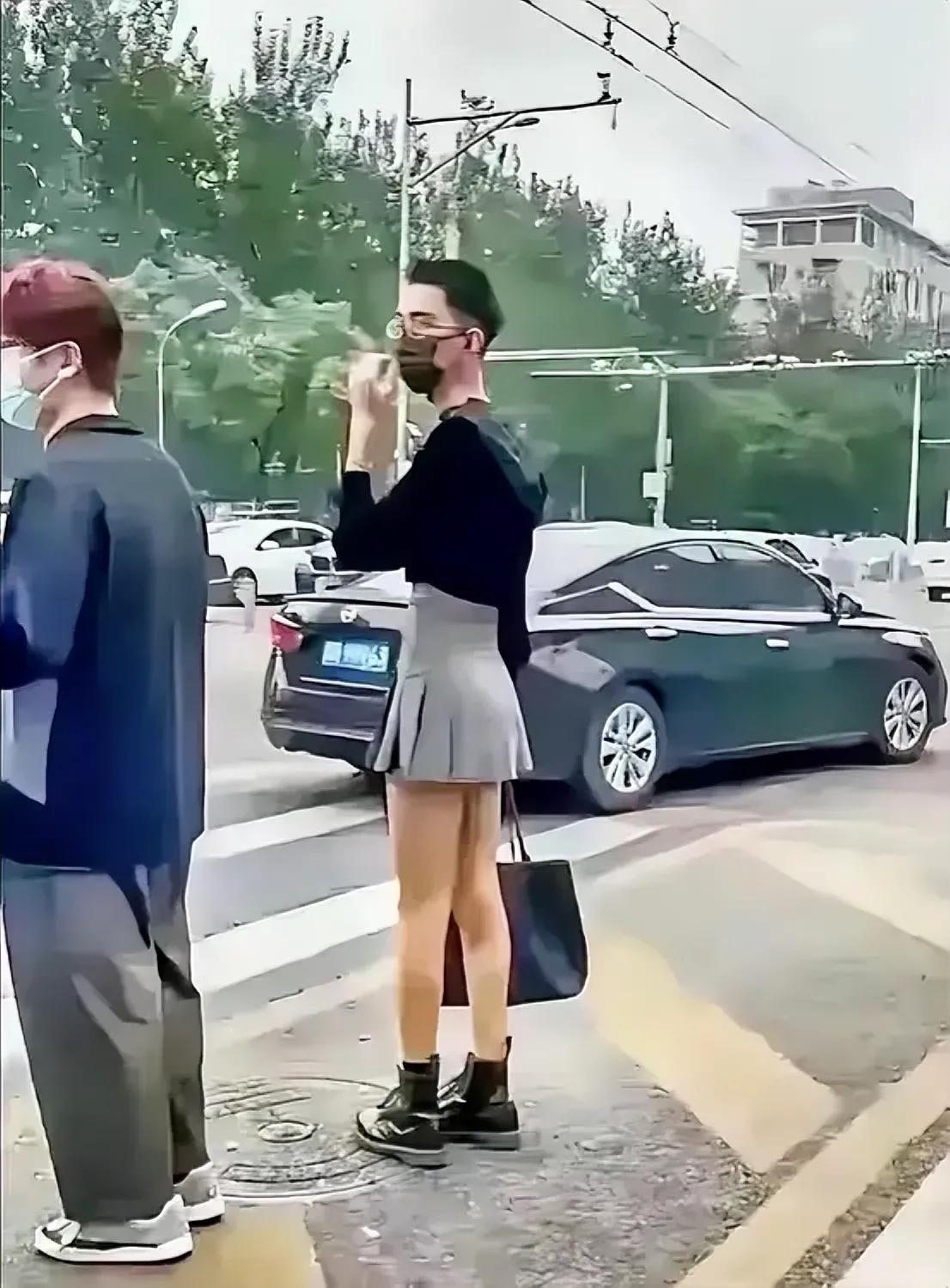 男儿身，女儿装，这是什么病？