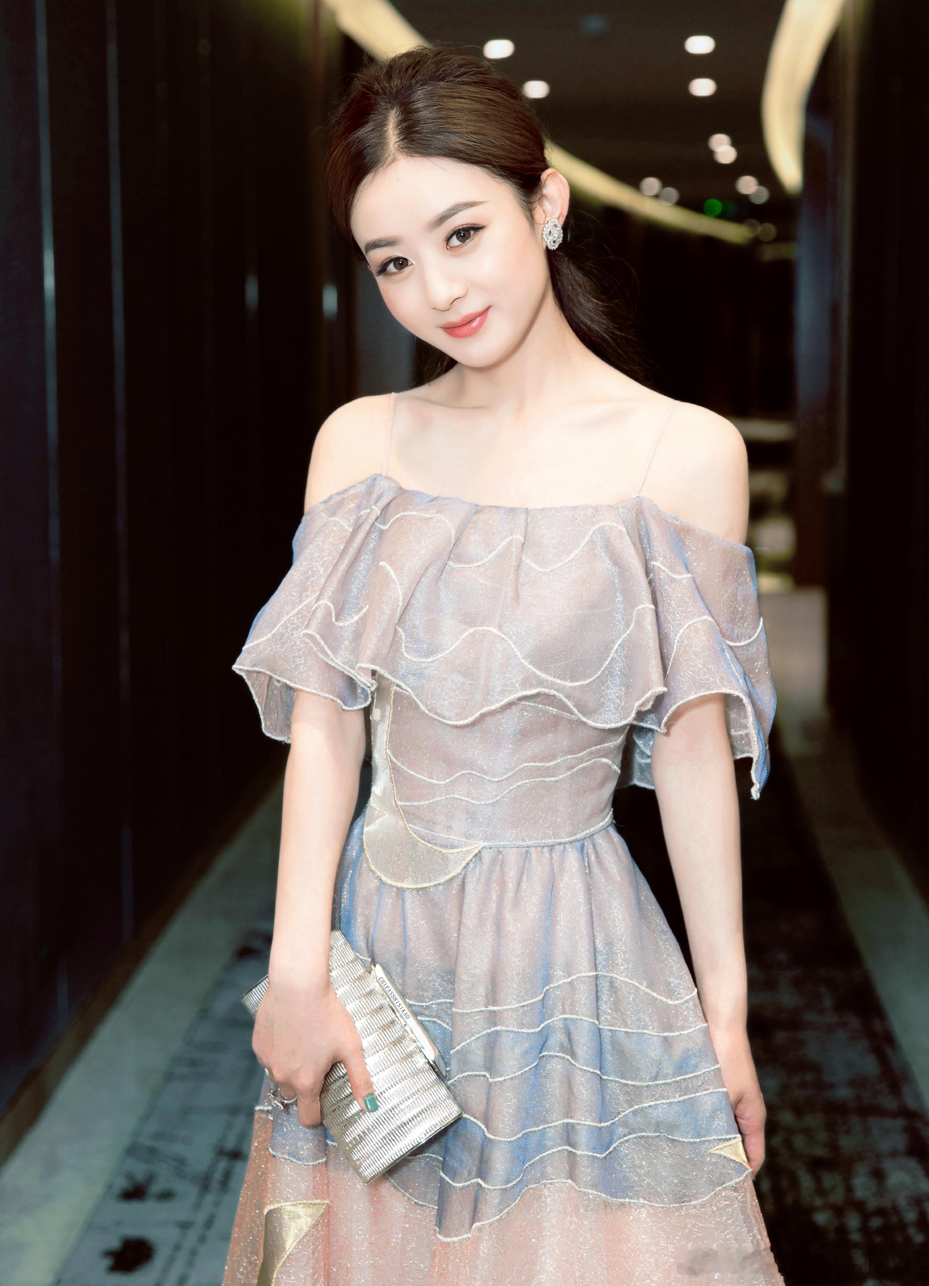 赵丽颖[超话] 🍃赵丽颖          /🍃今晚微甜🌷    ​​​
