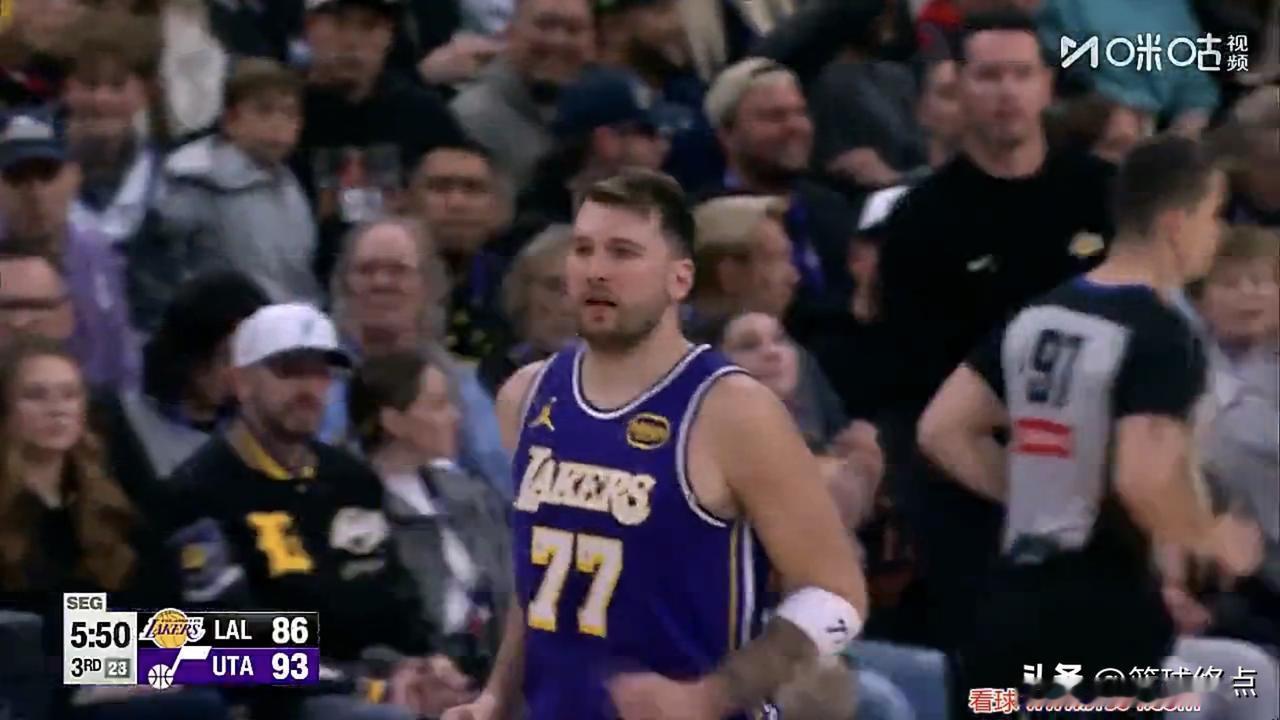 东契奇45分11篮板14助攻，湖人队143-135战胜爵士队，湖勇同一天的比赛，