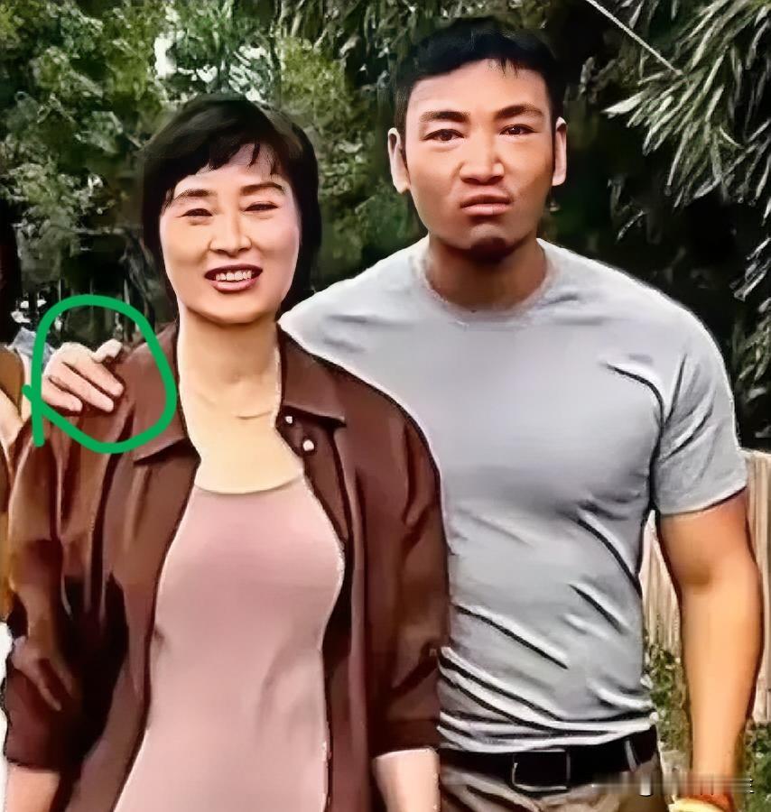 网友们没想到
吴越被传出新恋情，面对外界的好奇，她没有官宣，也没有过多解释，只