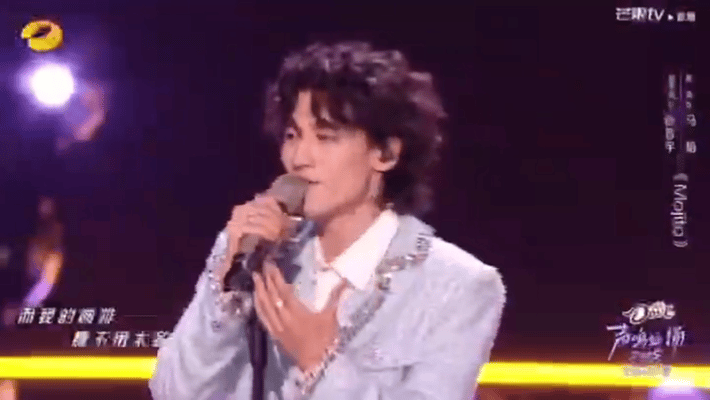 华晨宇听到自己喜欢的风格真的藏不住一点，嘴上和脑子快转啊，我要表达我的喜爱，我激