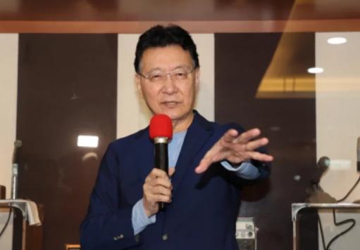 赵少康冷静一下吧！



赵少康这次失态了。
七十多岁的人，
本来应该维护好自己