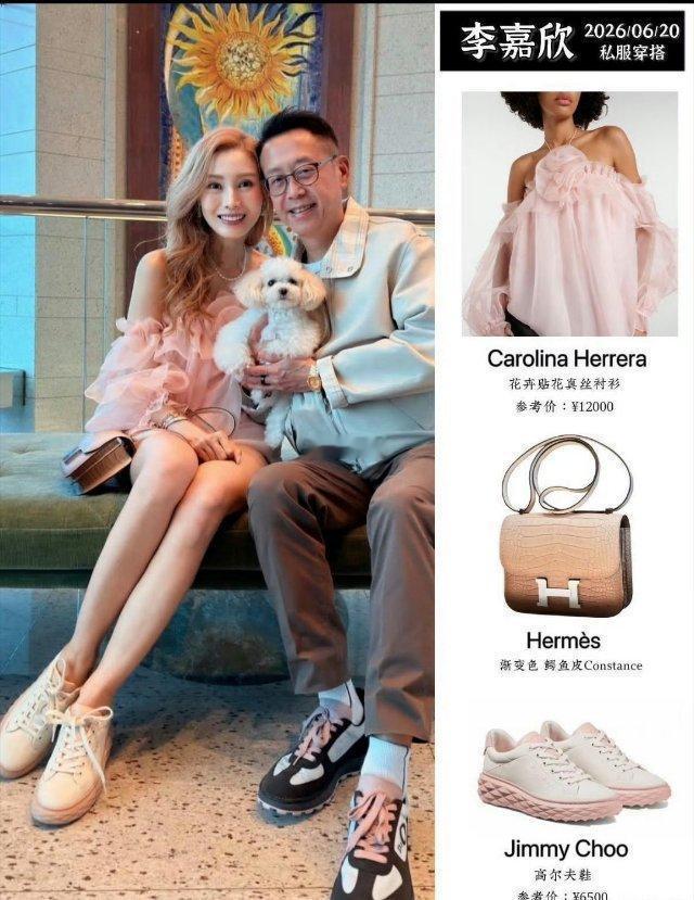56岁李嘉欣和老公宅家庆生，穿1万2粉裙背80万爱马仕，打扮时尚好像少女​​​​