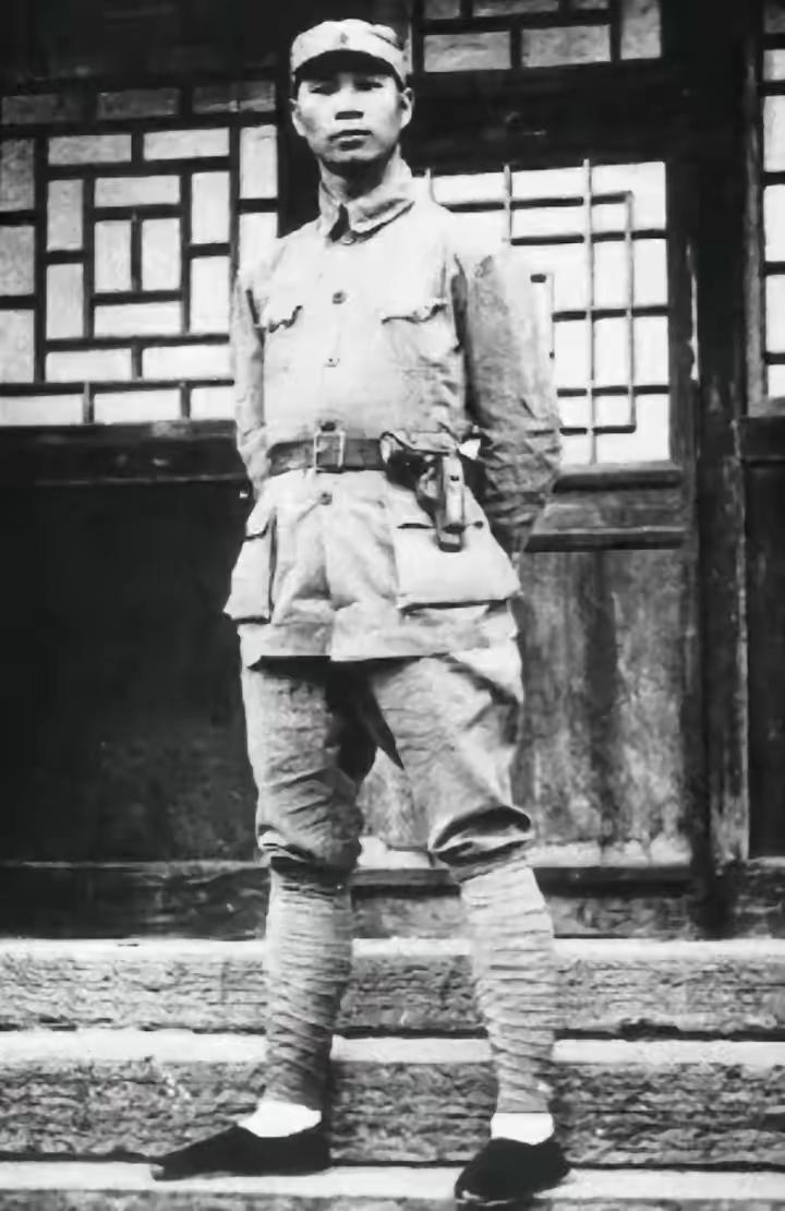 1937年，杨成武请地主吃饭这事儿挺有意思。当时抗战形势严峻，需要各方力量支持。