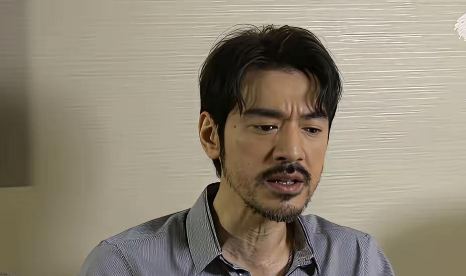 金城武没说话，但银幕亮了。
《风林火山》票房没炸，可有人为他等了八年。
坂本龙一