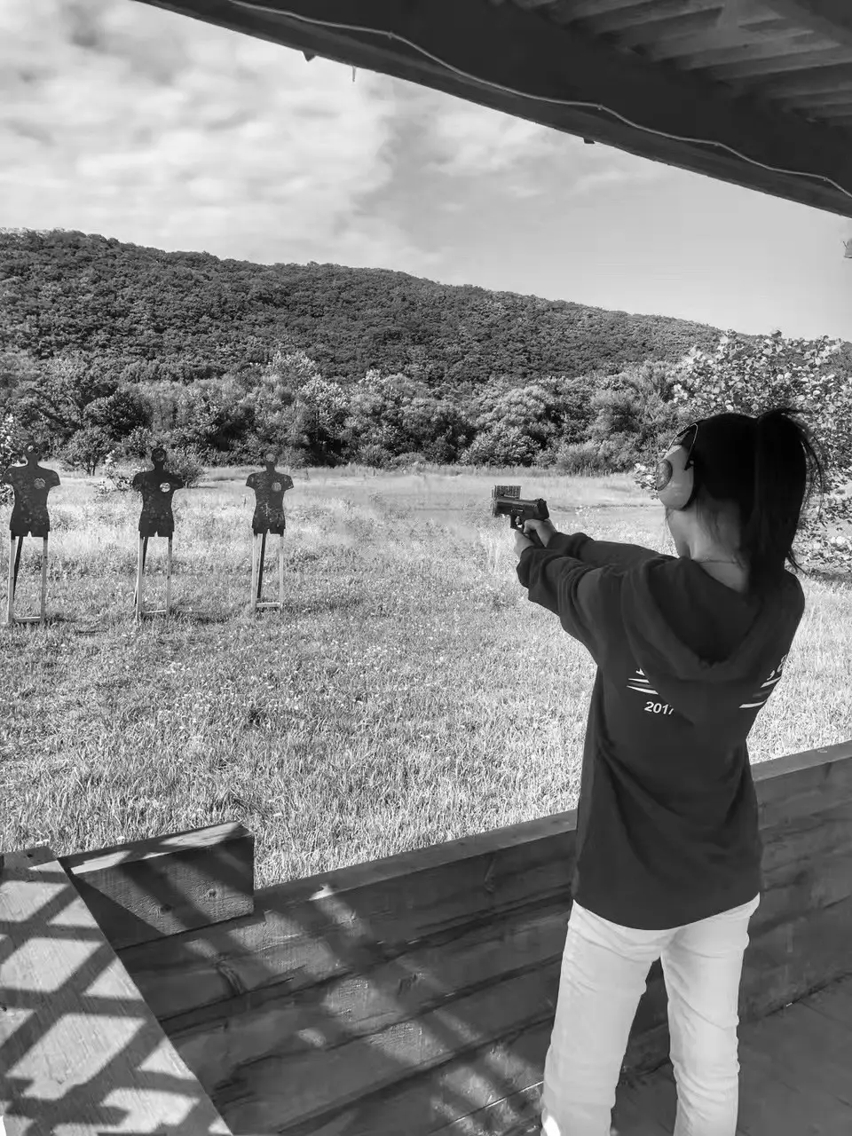 🎯。你去吧，去谈恋爱吧。去当粘人的小狗儿，马戏团的小丑，朋友圈儿里的...