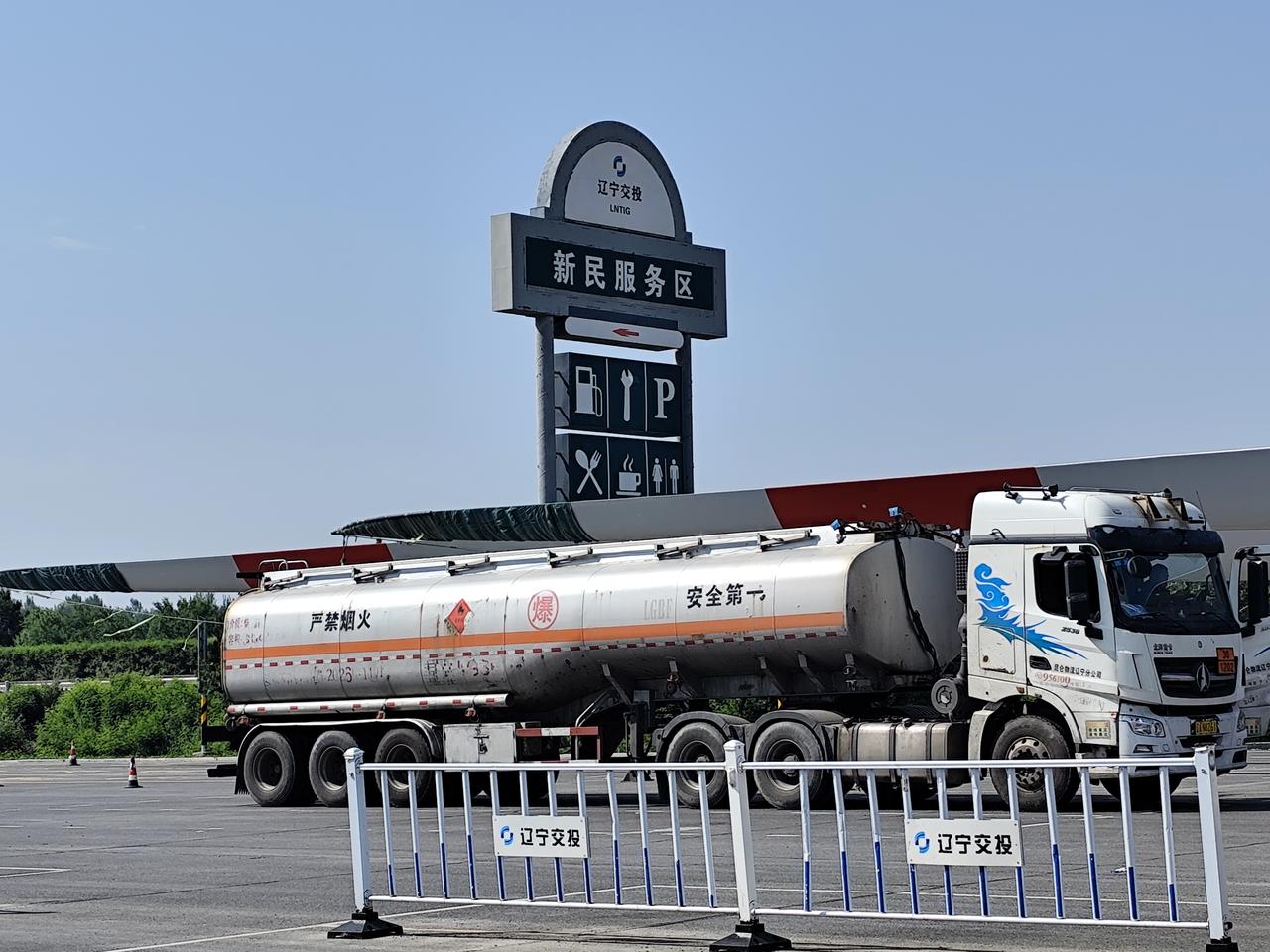电车若收了养路费油价会降吗我认为不会。电车收养路费与油价无关，油价中含养路费，电