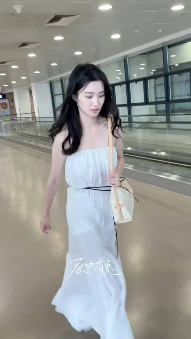 卢昱晓白月光欧尼回国要不要这么韩！期待我们《折月亮》云厘☁️ 