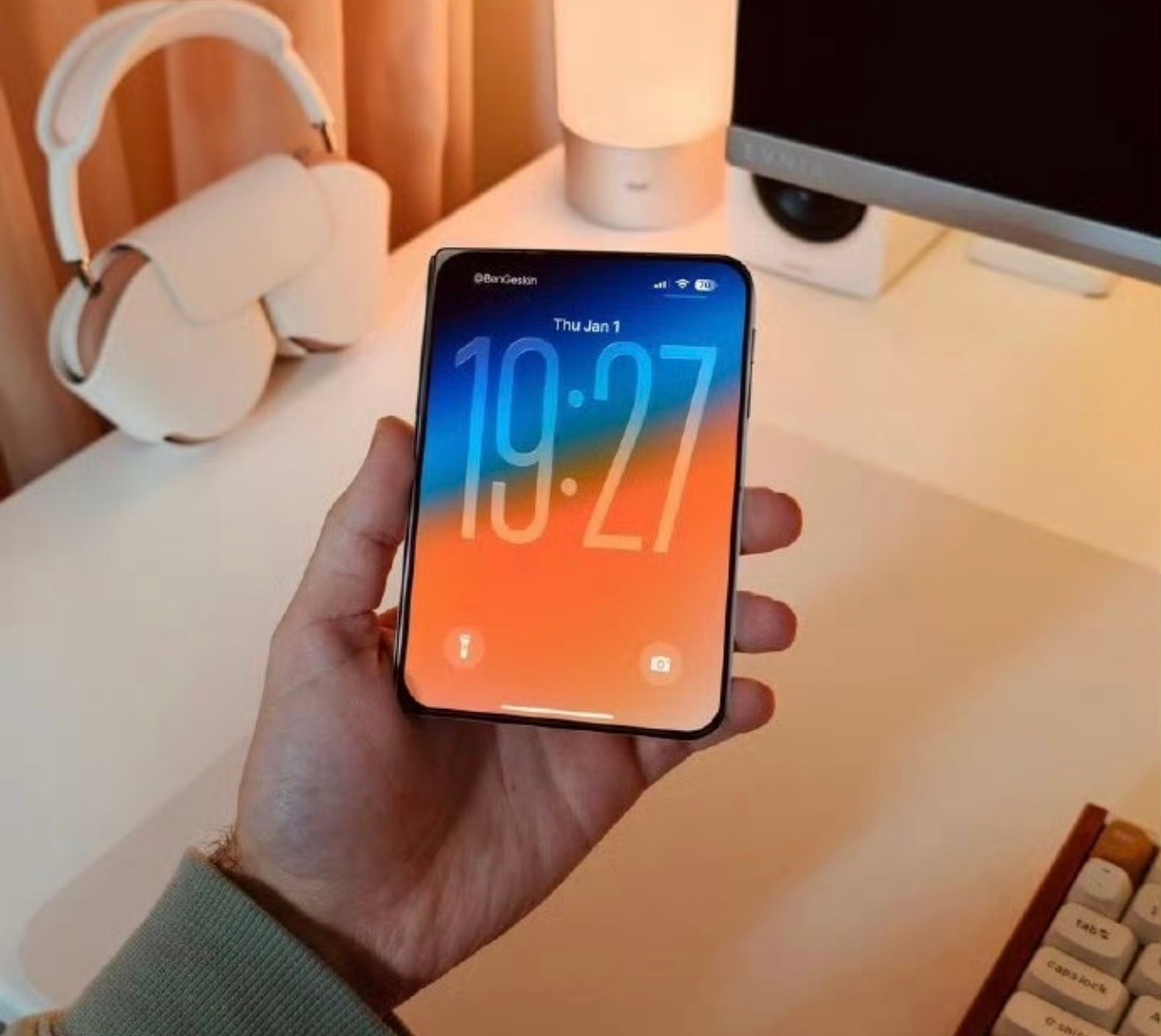 iPhoneFold上手其实我不担心苹果的硬件问题，这种“小胖墩”的比例软件适配