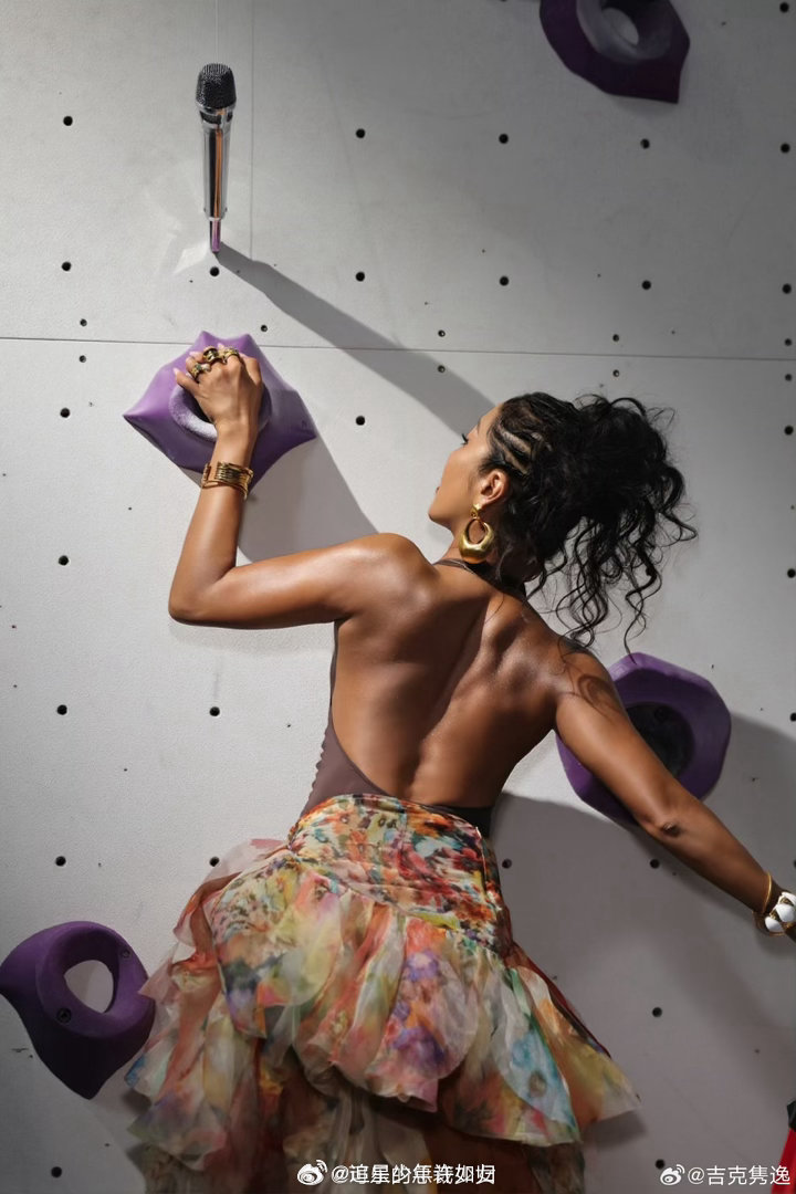 吉克隽逸给内耗的人发射能量吉克隽逸简直是内耗人的救星！自带小太阳属性，难过就释怀