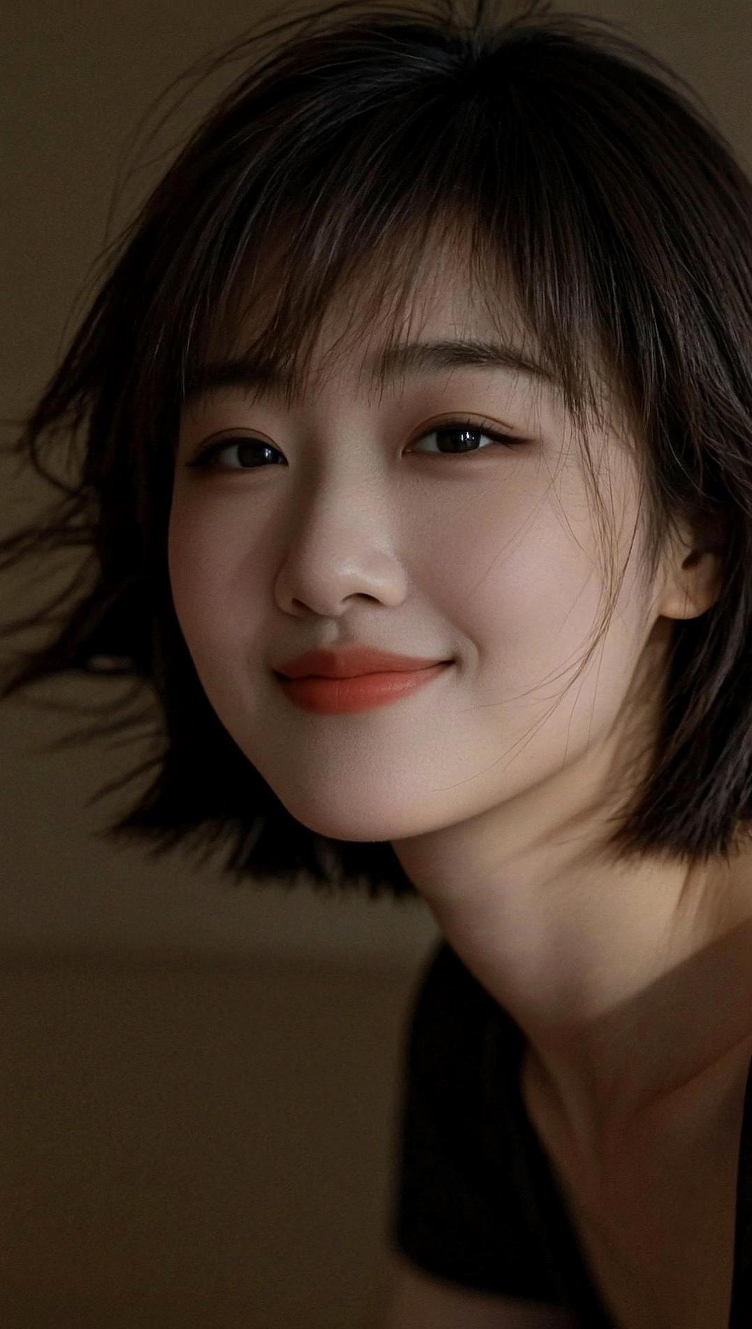 AI发丝轻拂照 抖音ai创作