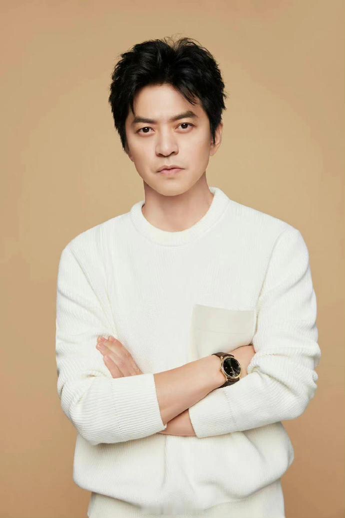 2010年，王菲打电话给李健:“我想在春晚唱你的《传奇》可以吗？”李健爽快答应: