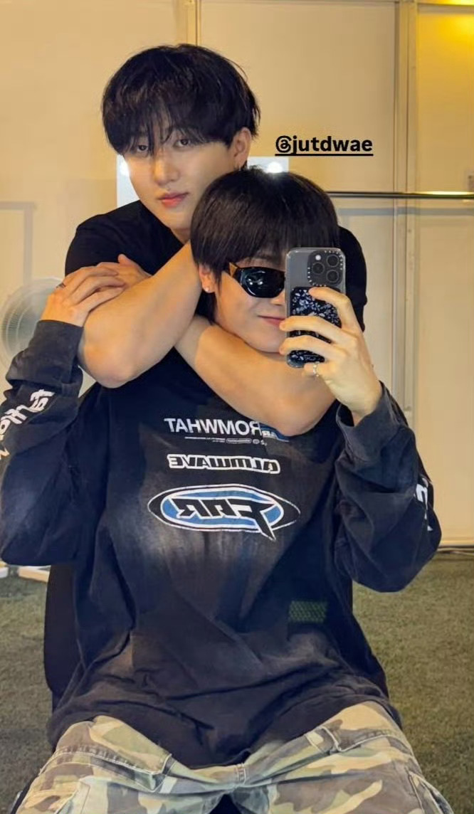 260811伊恩尼ins更新快拍彰彬哥生快💕💕 