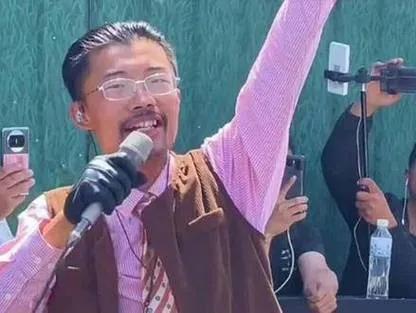 草根歌手哪家强？中国山东找菏泽！前有大衣哥朱之文，凭借一首《滚滚长江东逝水》一夜