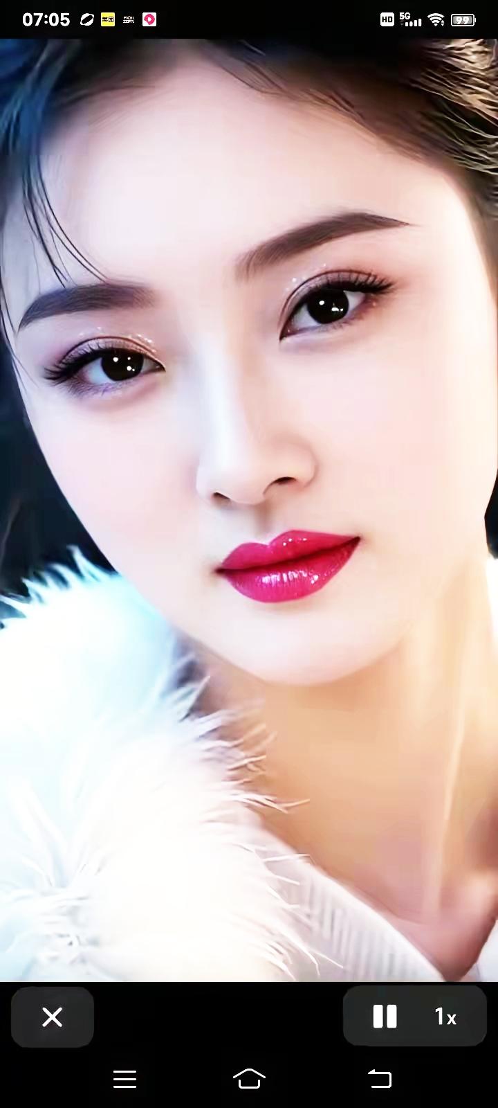 红妆映雪颜，冰肌玉骨间。