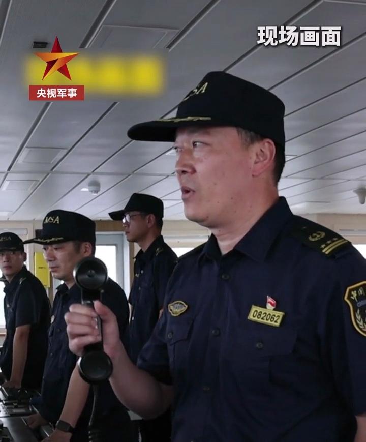 不惯毛病，福建海事局巡航台湾海域，与台湾“海巡署”长滨舰无线电喊话，吓得对方语无