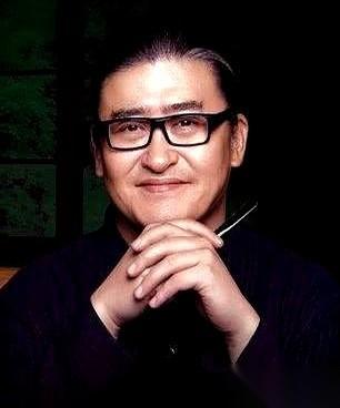 刘欢的遗产分配名单里，除了妻子卢璐和女儿刘一丝，还加上了一家基金会。
大多数名人