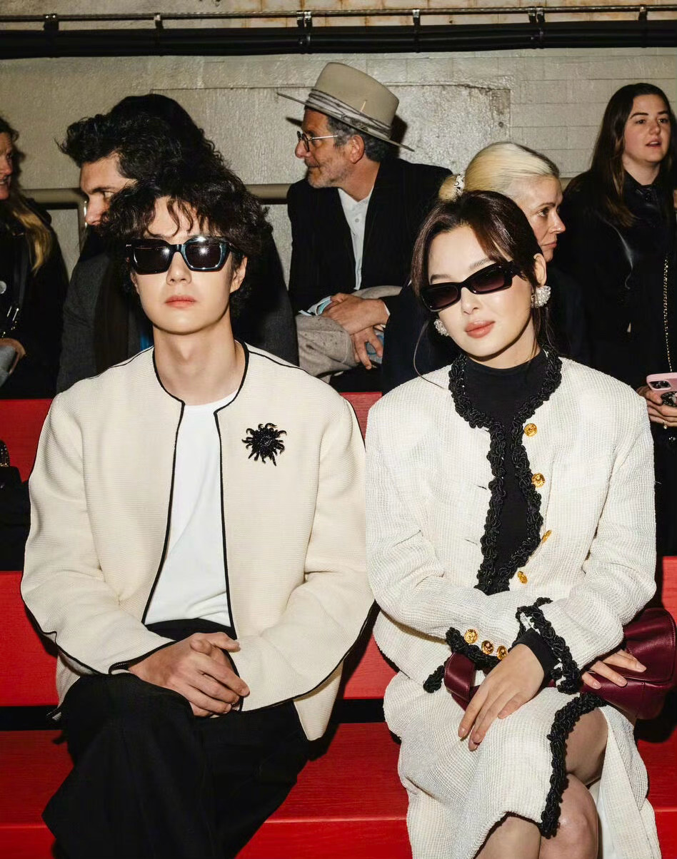 王一博辛芷蕾同框看秀！ 