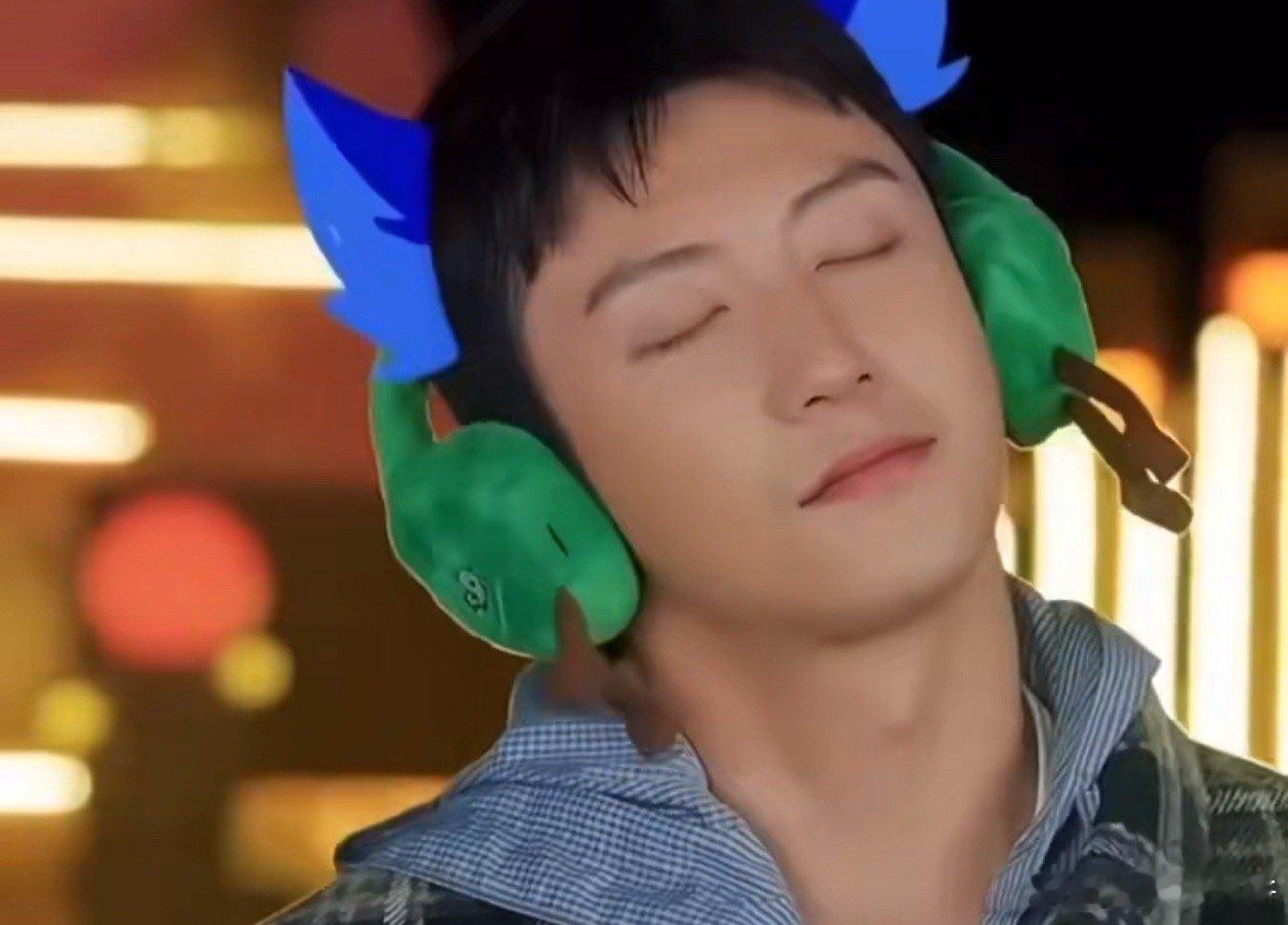 太好了是黄景瑜我们有笑了现在就出发 黄景瑜的综艺气场太对了！去年靠真实有趣的表现