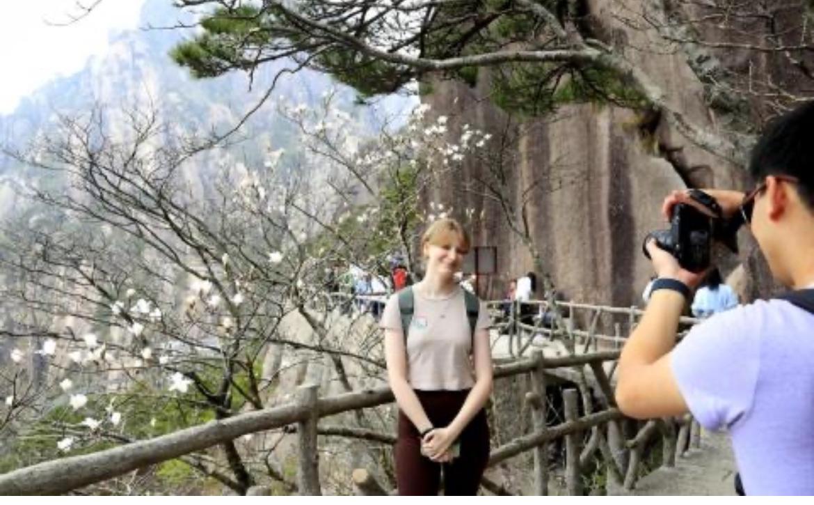 联合早报4月16日报道：中国旅游业去年增长9.9%，远超美国0.9%增速，有望数