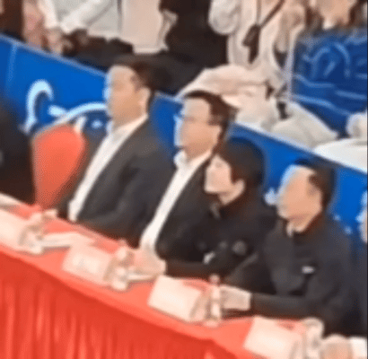 像素小Q人打招呼 好久不见呀孙颖莎同学😺 
