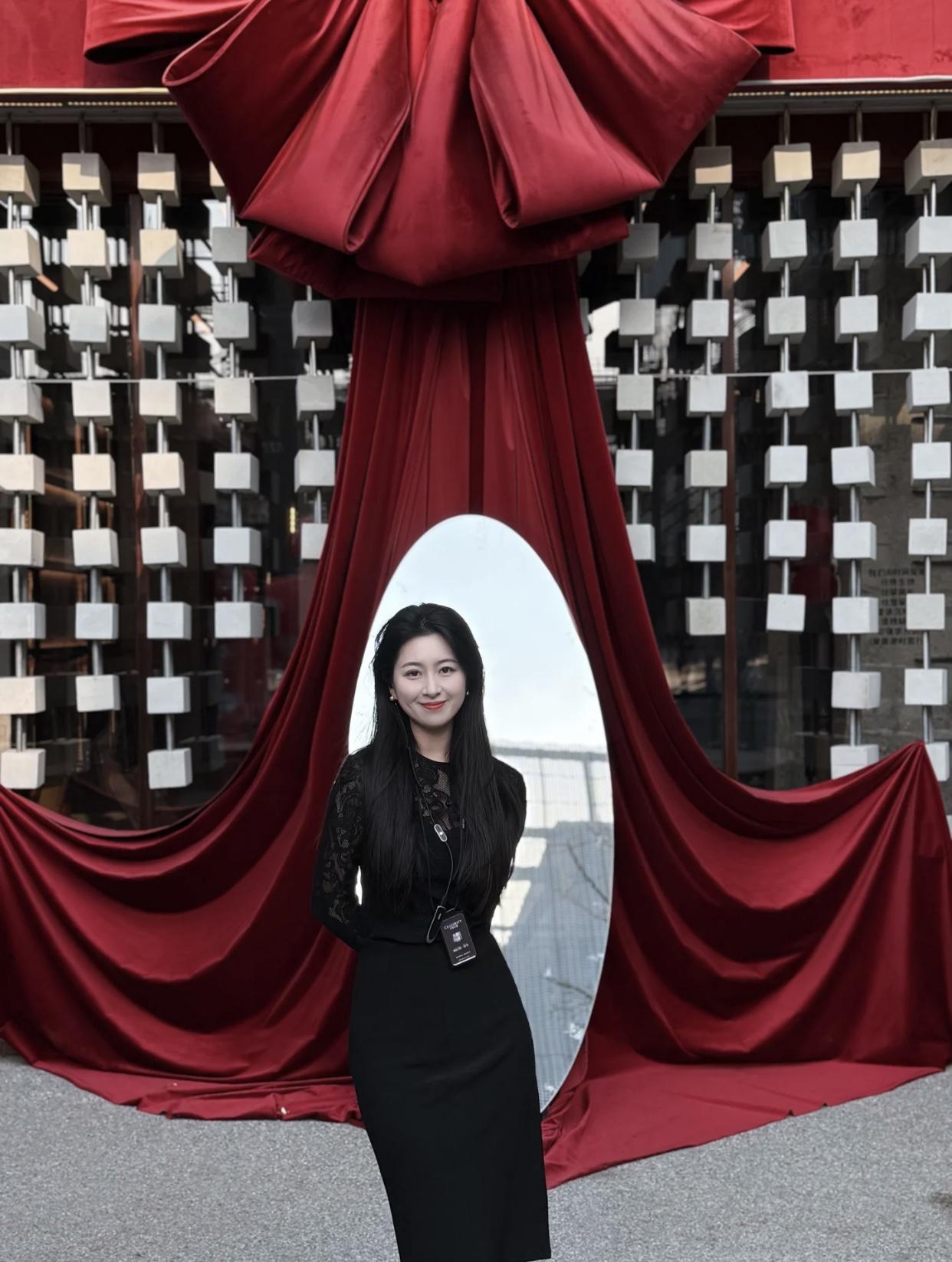 高级感穿搭是什么样的？保持整体风格的一致性。