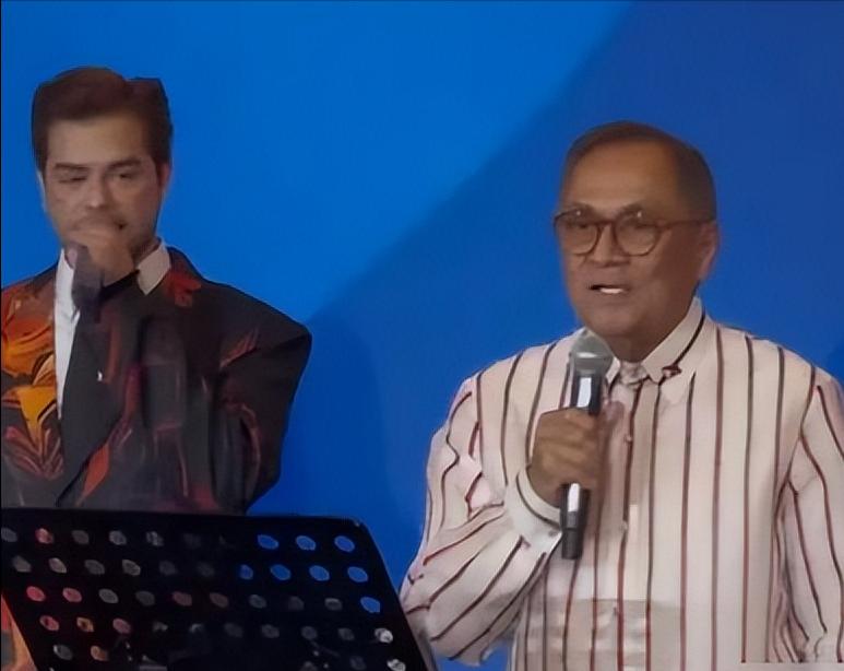马尼拉最近又上演了一出新戏：北京的独立日招待会上，菲律宾驻华大使吉米·弗古律斯用