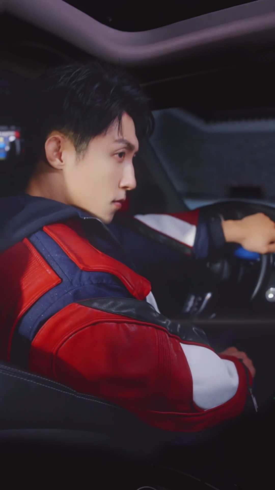 三月来了，我的心愿是鲸鱼按时进组，速速给我拍一部造型帅，剧情爽，武力值拉满，有成