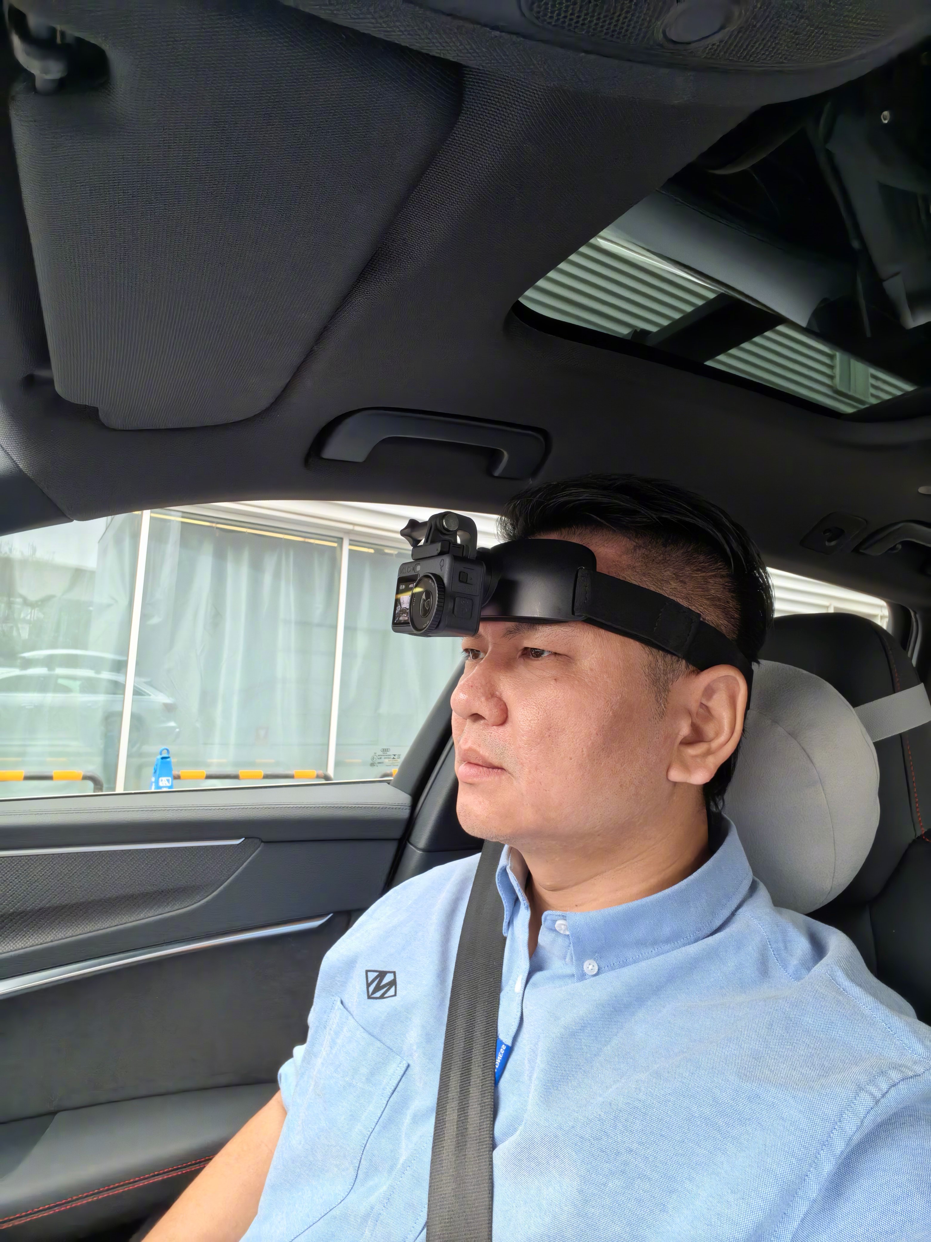 脑袋上长摄像头的剧情，都这么拍的，最接近眼睛视角。 