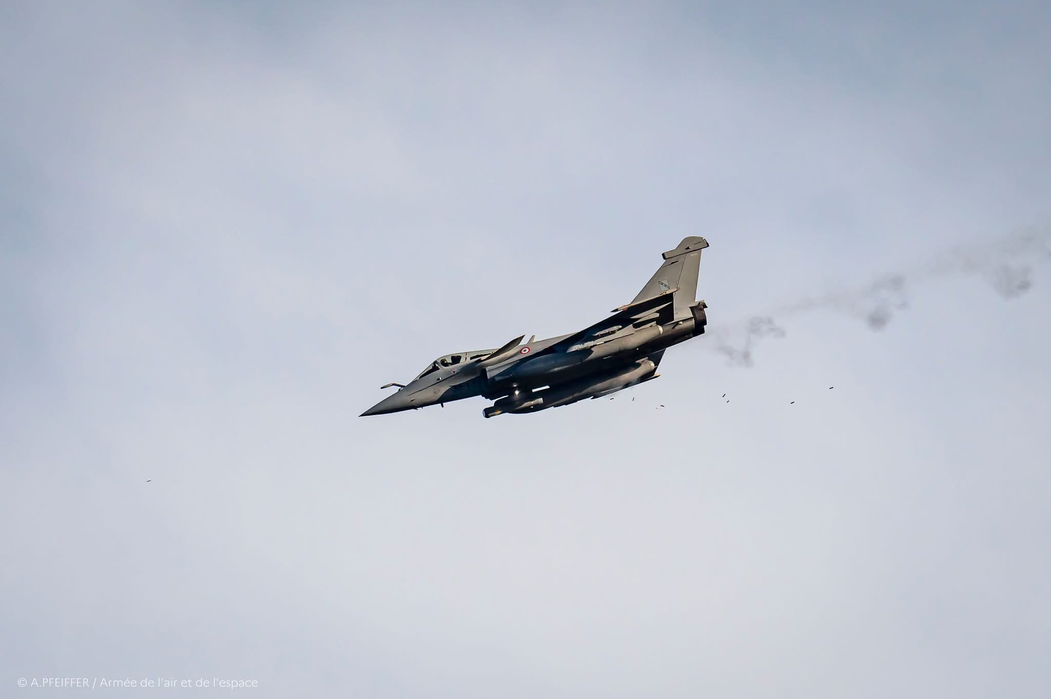 今日阵风今日幻影 “炸射训练”阵风机炮对地射击、幻影2000D扔Mk82Phot