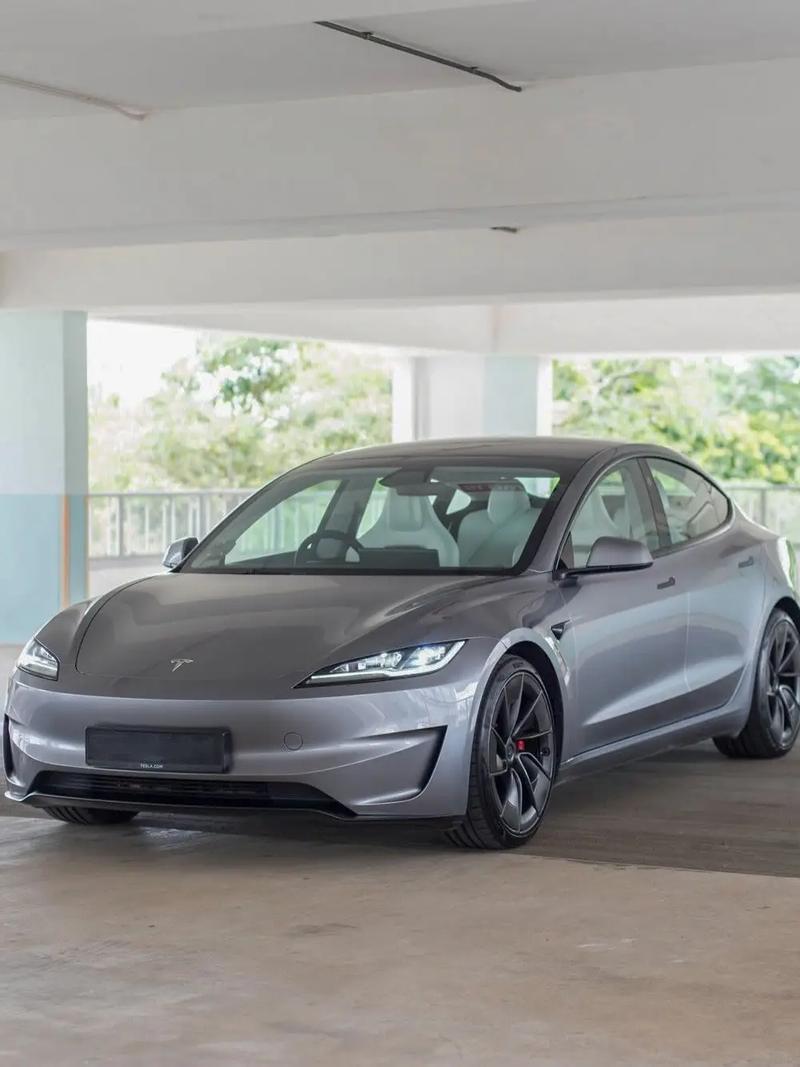 电车的2025，B级车更尴尬
传统意义上的B级车已经被A+级车搞疯，电车市场中间