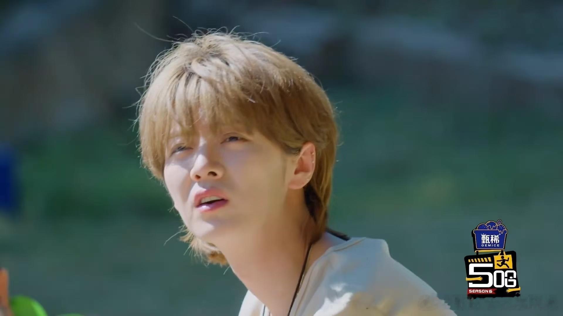 鹿晗我在干什么邓超鹿晗把陈赫抬起来哈哈哈哈哈 五哈团误入神秘地带被当异类，鹿晗脱