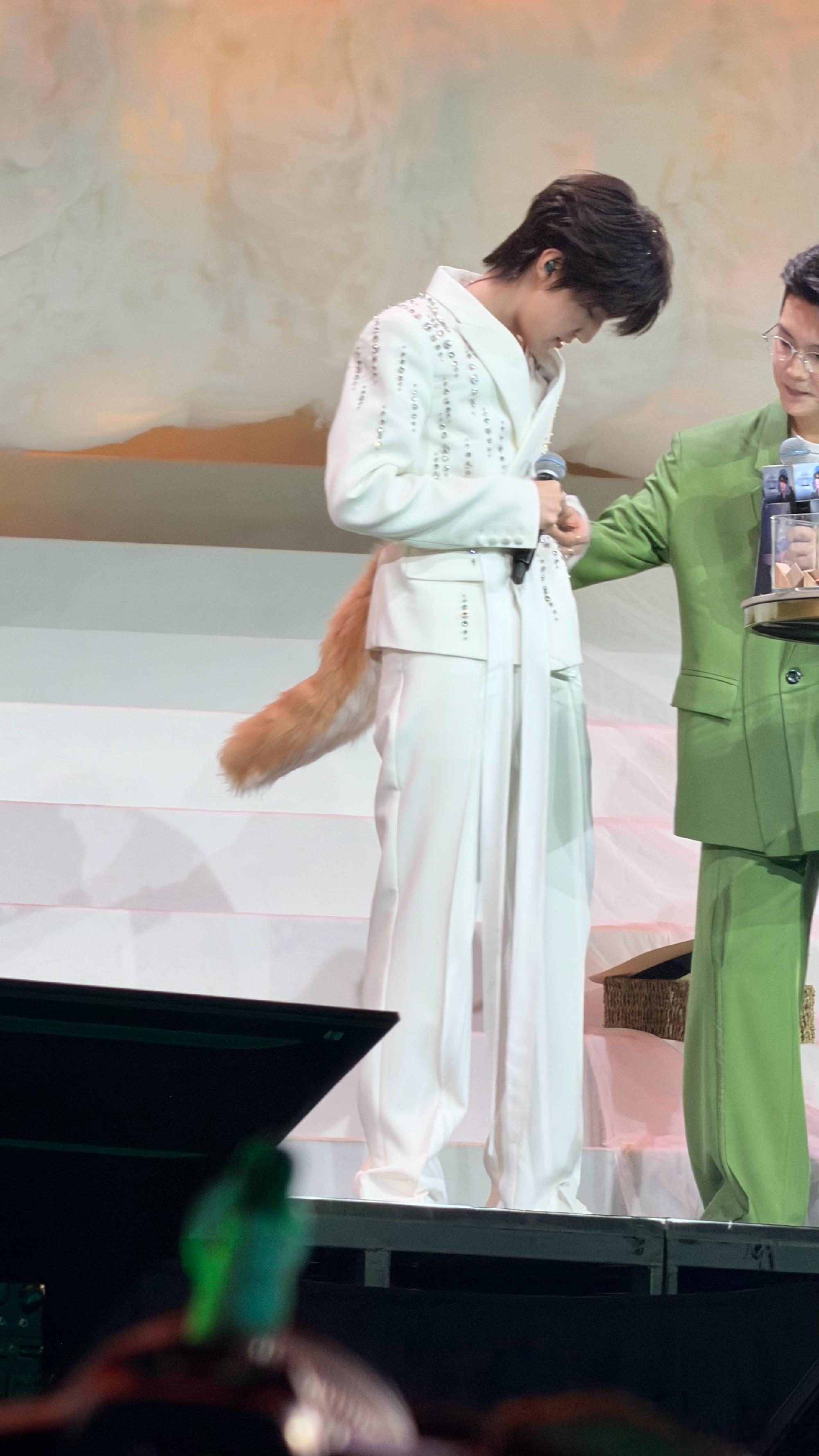 张泽禹小狗尾巴张泽禹生日会真的就是小狗本体降临吧🐶 