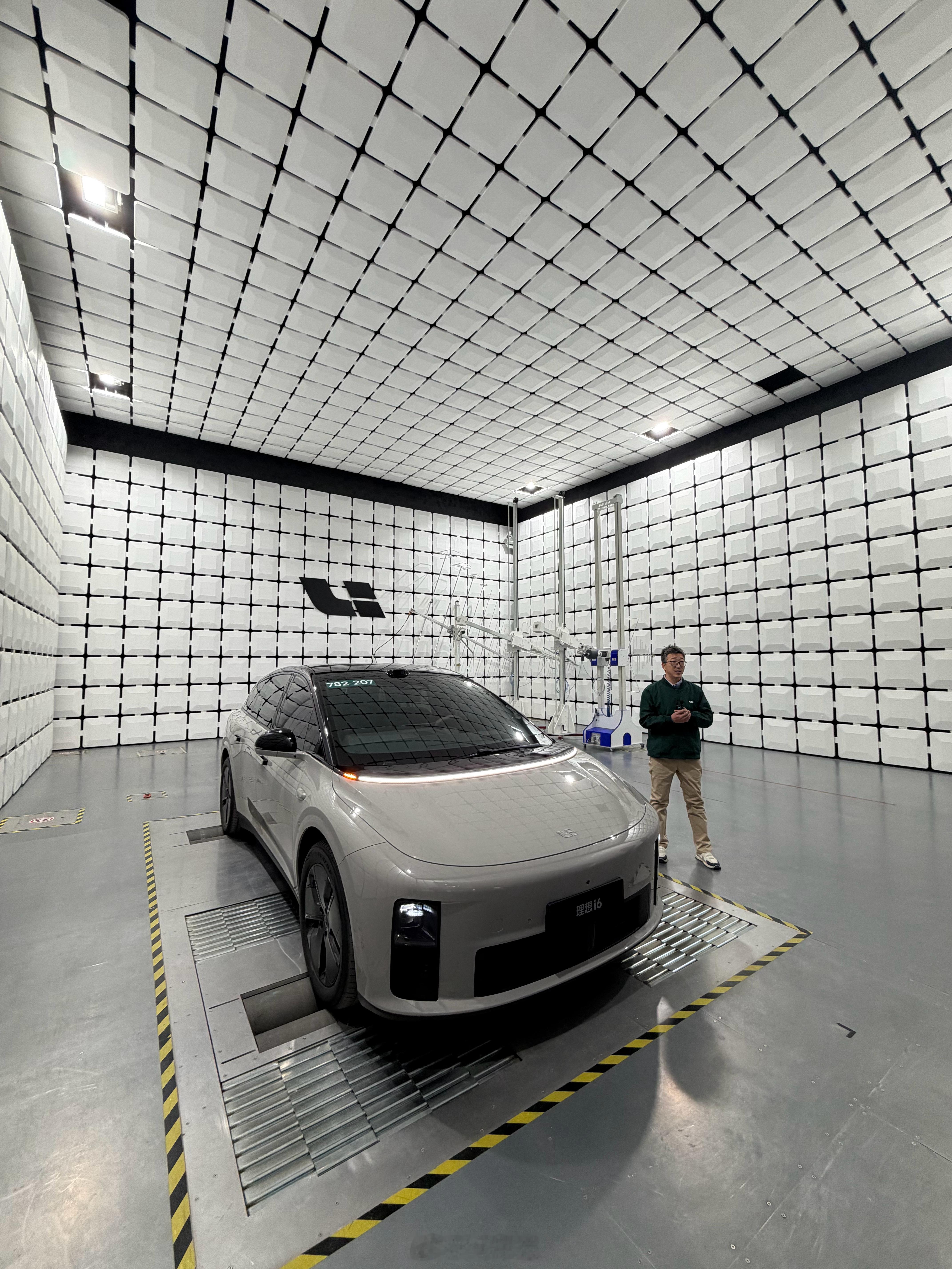 造价千万的EMC电磁实验室，关上大门直接隔绝信号，真硬核～目的是构建强大的电磁免