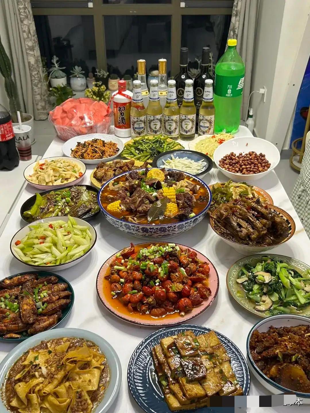 今天老公请老乡来家吃饭。让我晚上做几个菜，并且告诉我随便做点就行，说都是特别熟的