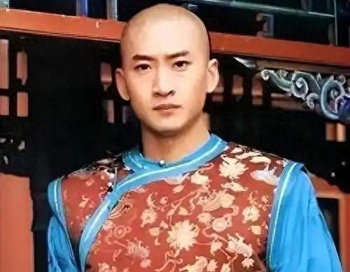 一天一顿饭，朋友局坐着陪：周杰的“狠”，打醒多少假装合群的人