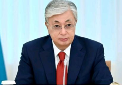 哈萨克斯坦又在秀操作了，跟中国、日本、俄罗斯和美国之间来回横跳，真是吃百家饭长大