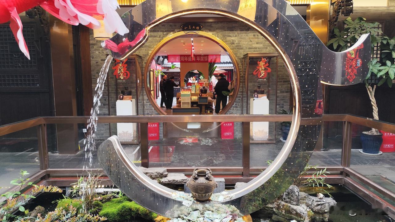 你印象中最能代表成都的文物是什么我认为是四川成都金沙遗址出土的太阳神鸟金饰，20