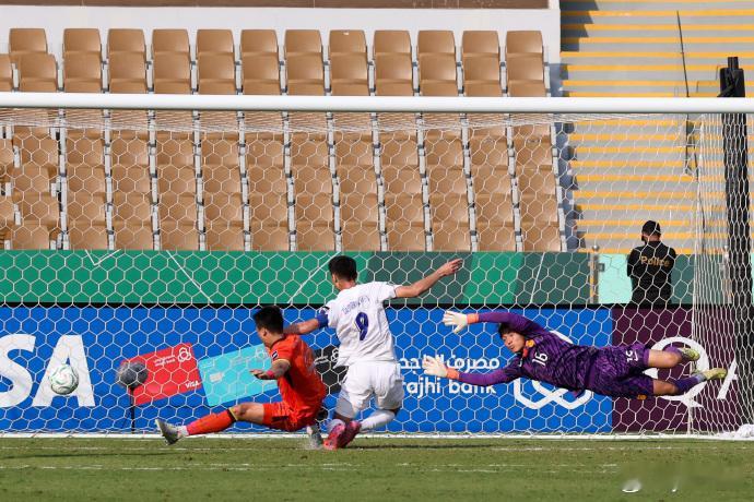 一夫当关！中国U23男足创历史晋级四强 U23国足继续创造历史，正确的战术，封神