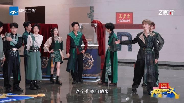 李晨好大一个白眼李晨让观众自己解读和白鹿组合奔跑吧     李晨这大白眼翻得简直